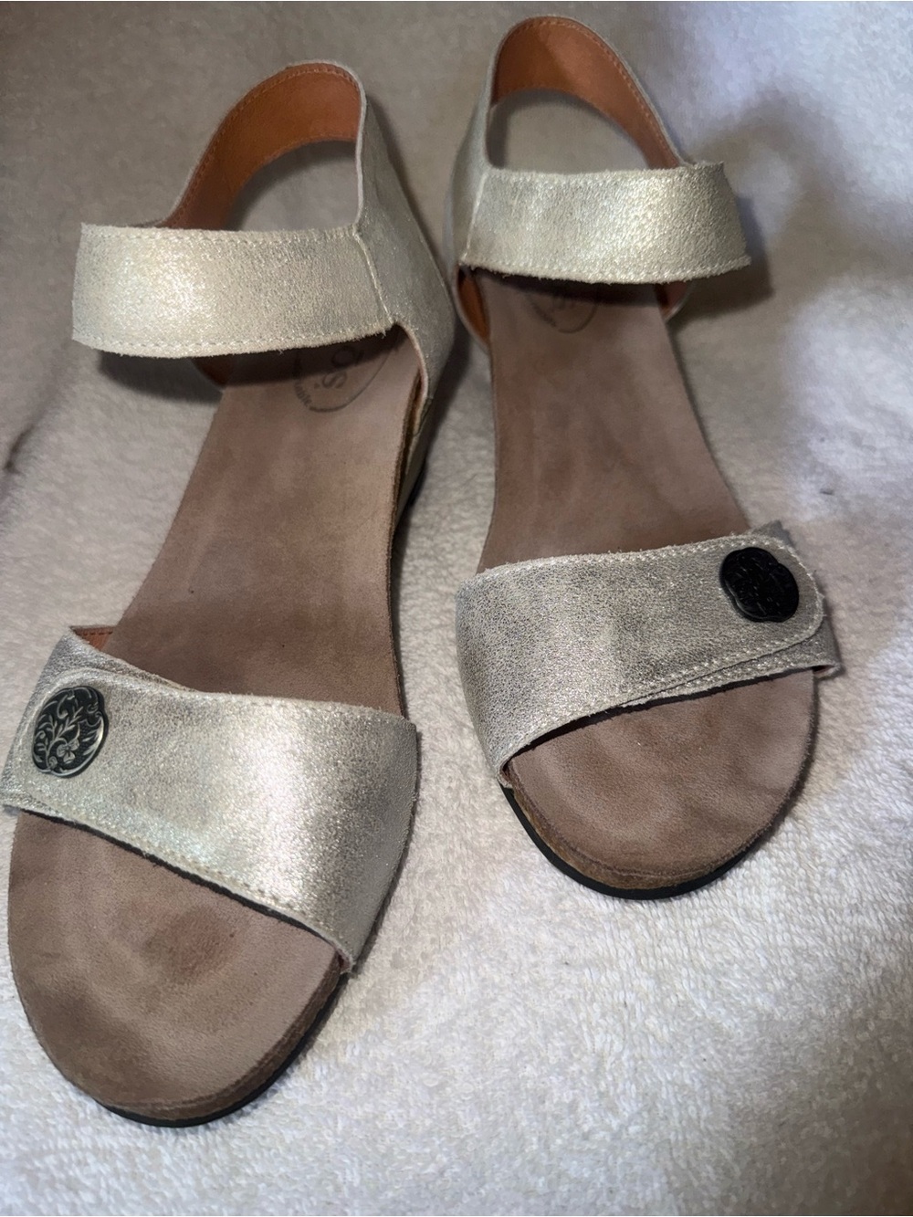 Taos Footwear Women's Shimmery Gold Slingback Sandals